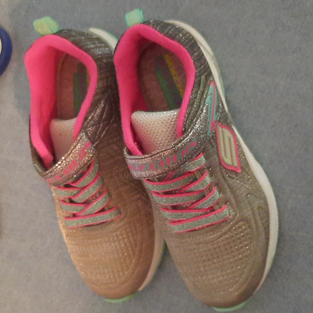 Girls skechers size 13